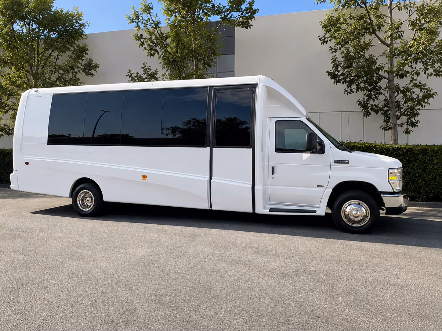 bus rentals for corporate groups traveling between longview and dallas